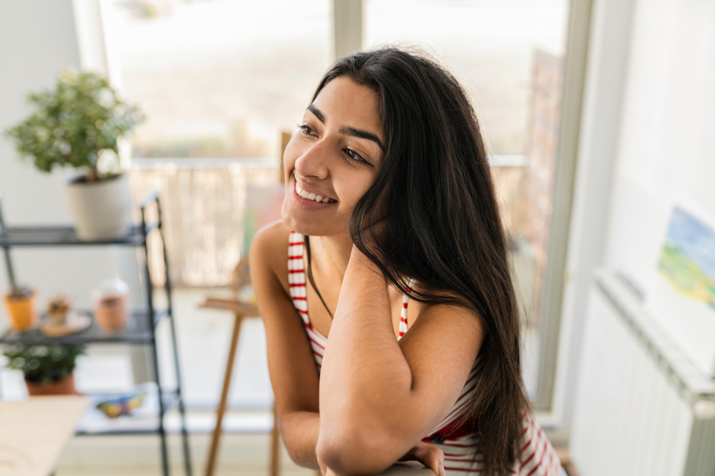 Junges Mädchen lächelt_AdobeStock_662070016 Junges Mädchen lächelt_AdobeStock_662070016